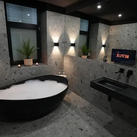 Luxusapartment Mit Badewanne Und Parkplatz Apartamento *